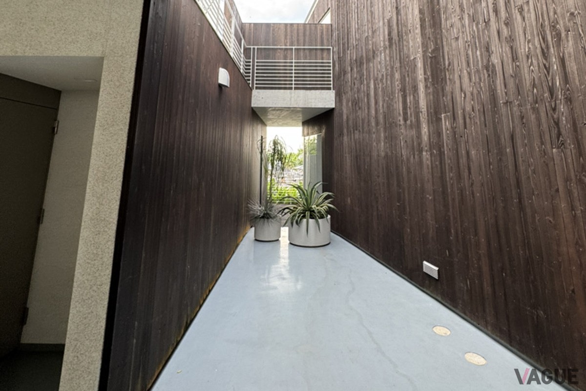 BOTANICAL POOL CLUB