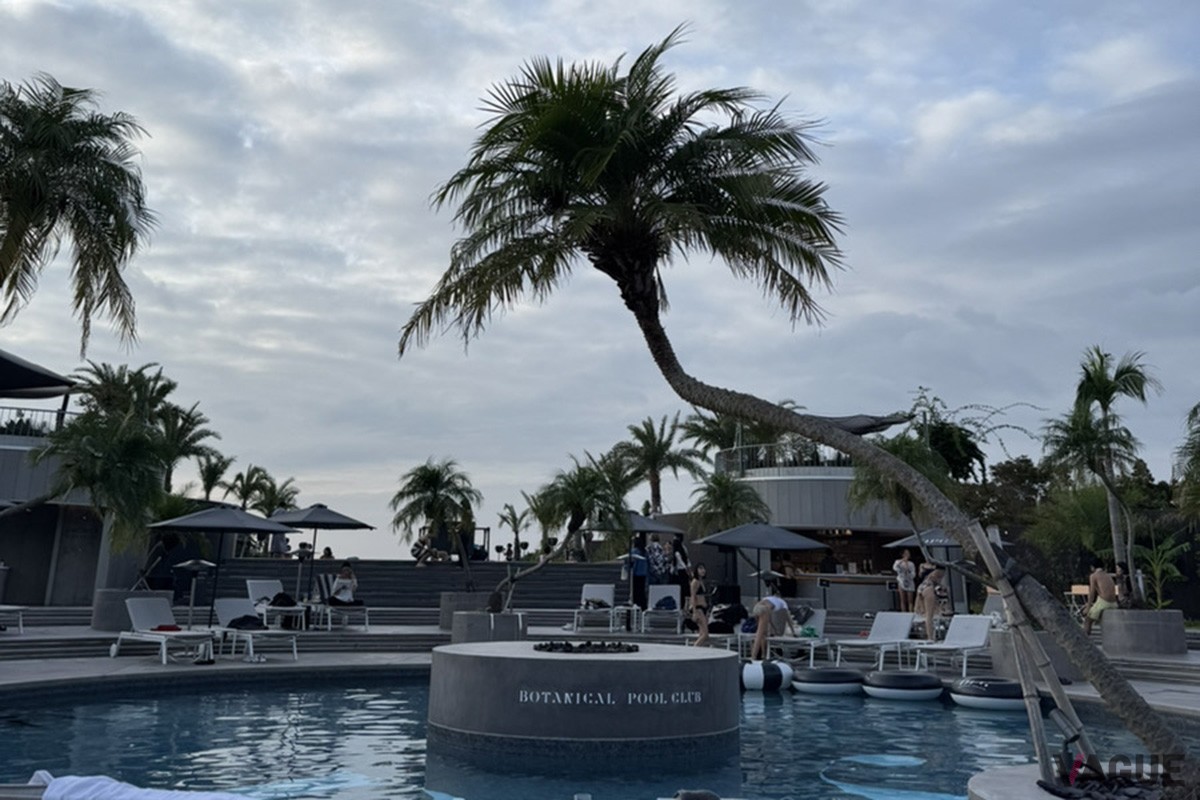 BOTANICAL POOL CLUB