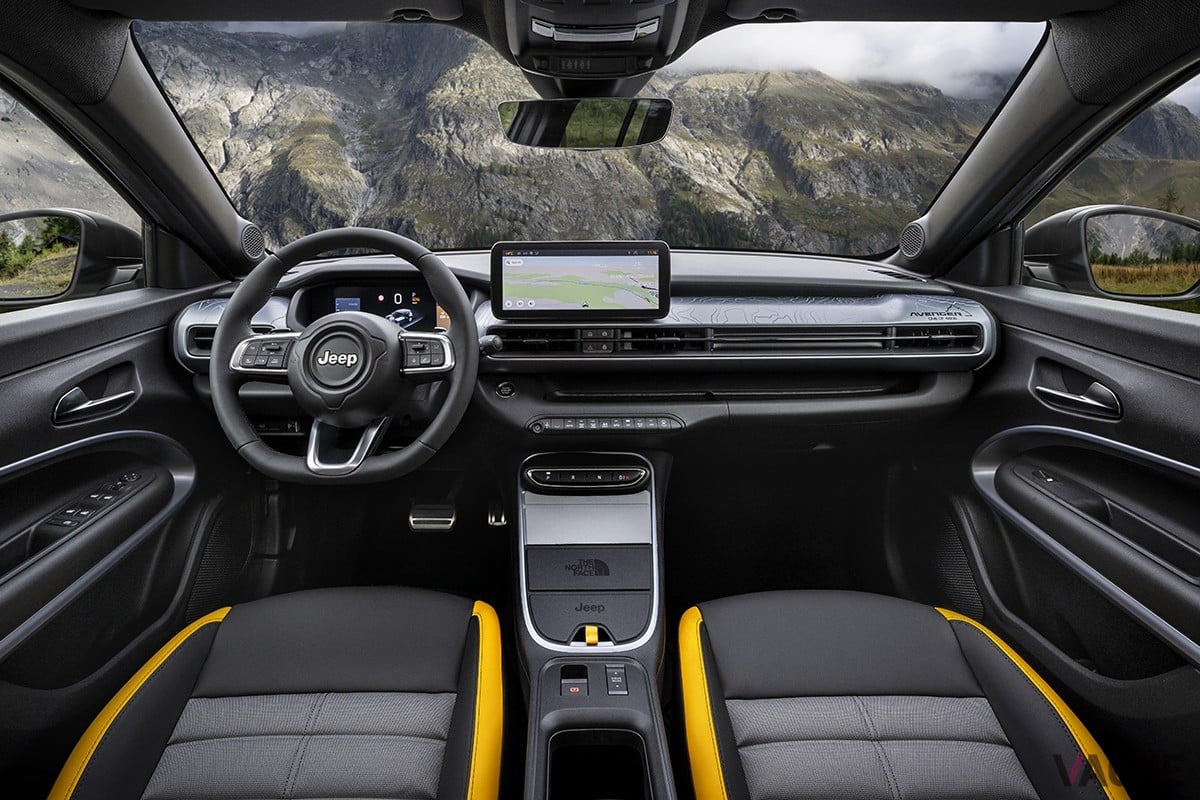 欧州で登場したジープ新型「アベンジャー4xe ザ・ノース・フェイス リミテッドエディション」のインテリア