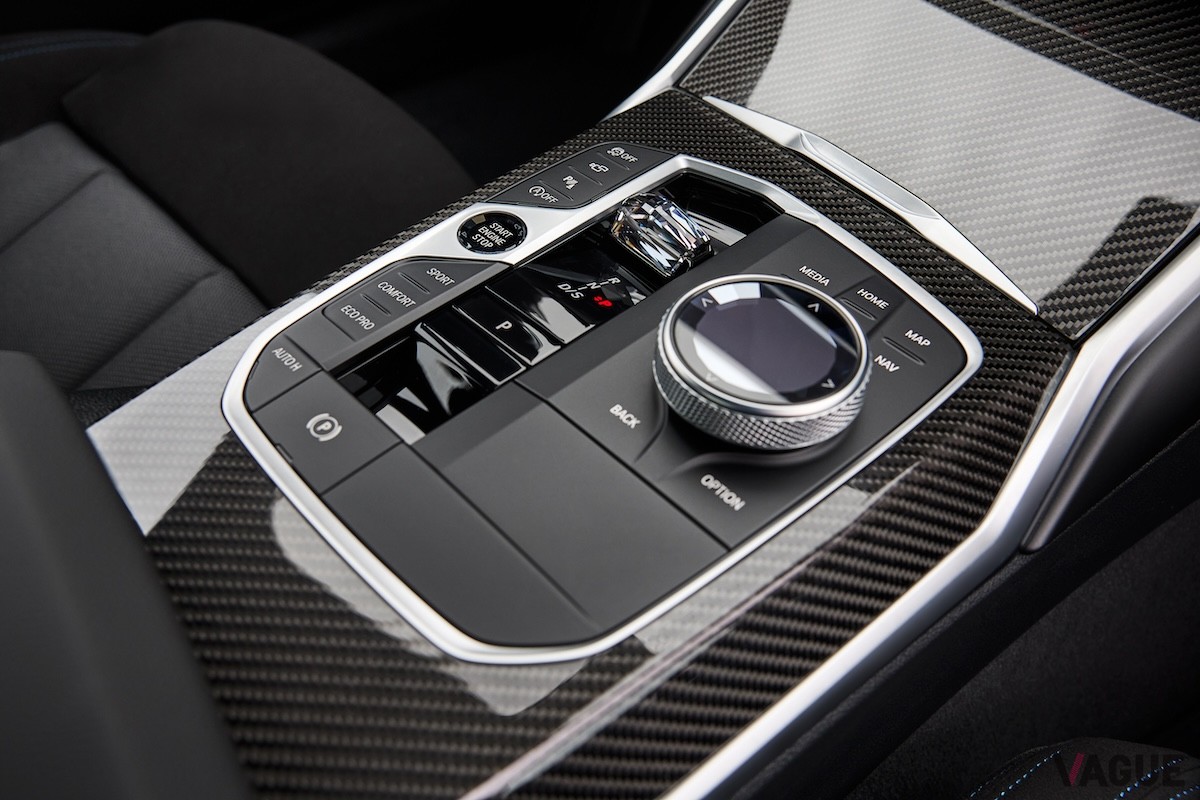 BMWデジタル・キーが標準装備され、車両のキーを持たずに対応のスマートフォンでエンジン始動もできます
