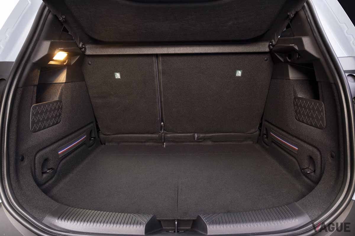 世界初公開されたルノー新型「キャトルEテック エレクトリック」の荷室