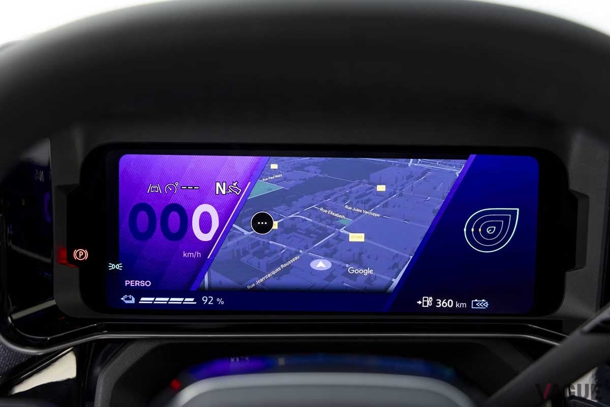 世界初公開されたルノー新型「キャトルEテック エレクトリック」のインテリア
