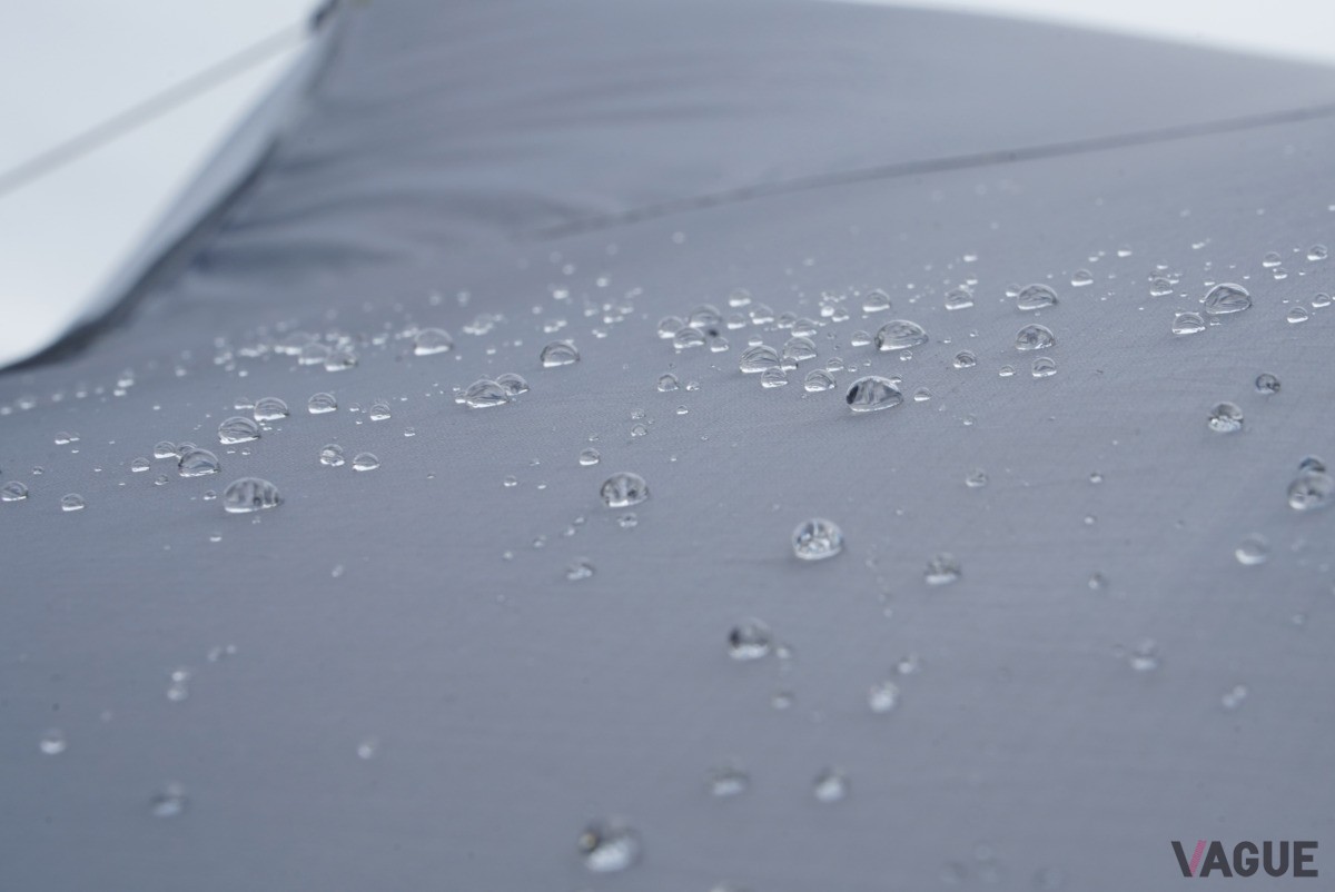 耐水圧2,000mmの75Dポリエステルリップストップ生地を採用