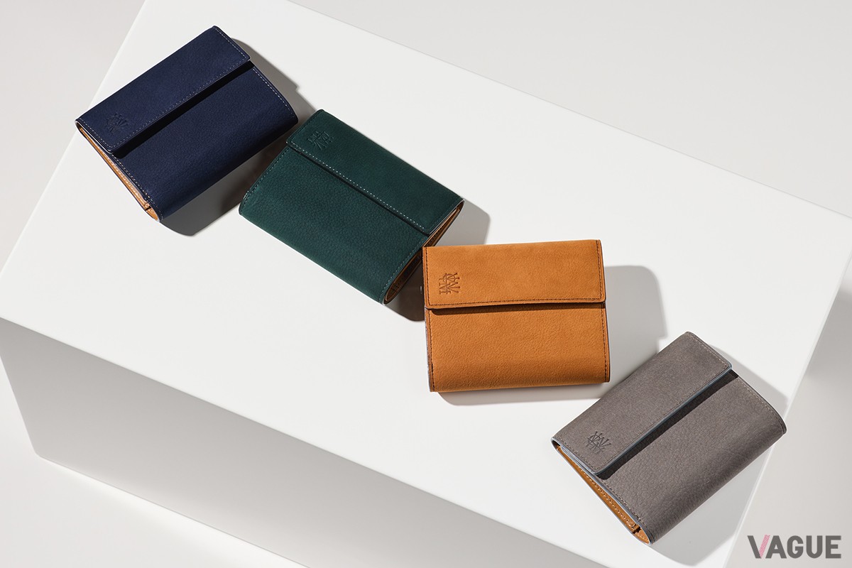 表裏の極上レザーをダイレクトに感じながら、使い勝手が良く上品なデザイン