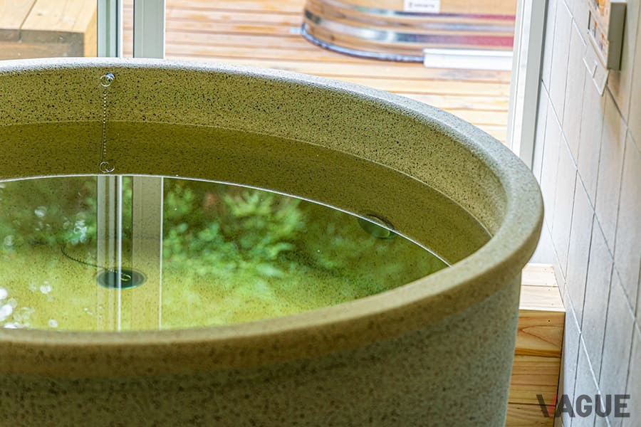 良質な泉質をもつ天然温泉を配した客室温泉