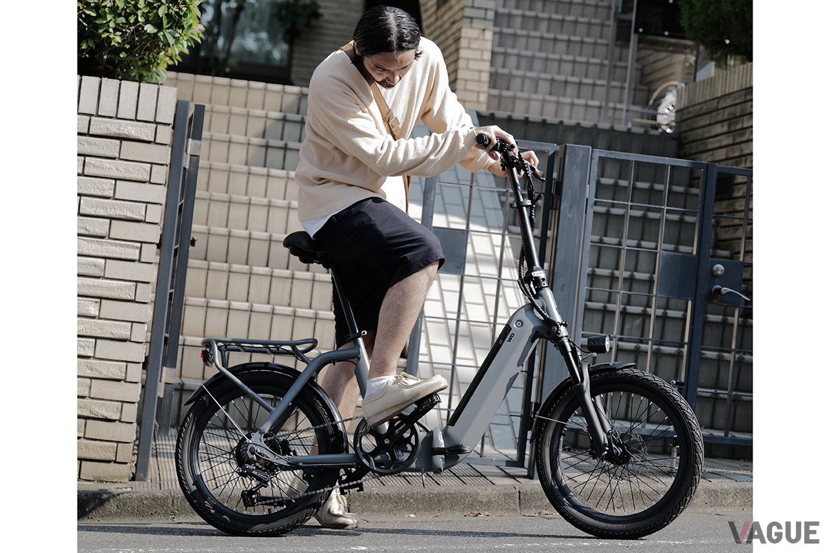 乗り降りしやすいダウンフレームの設計に、すっきりとしたミニマルデザイン