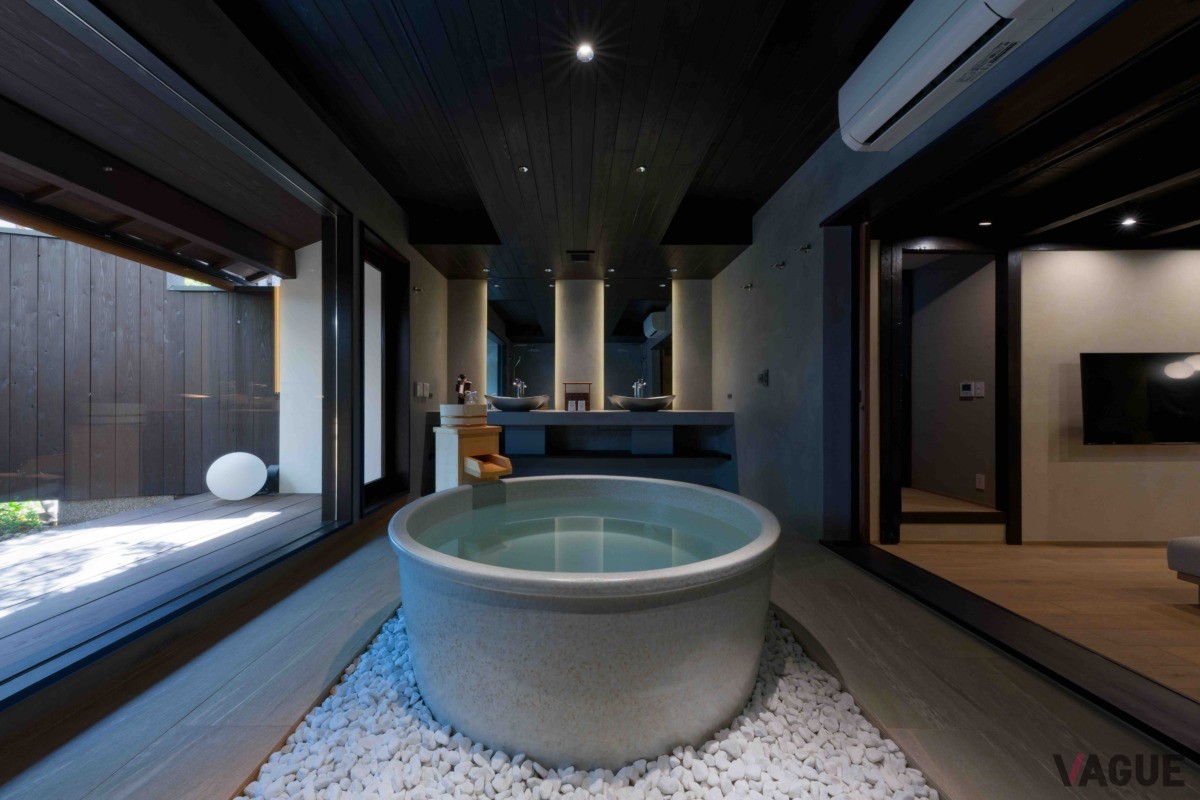 お風呂を象徴的に見せる空間構成から内外装までの素材をこだわった空間ディレクション