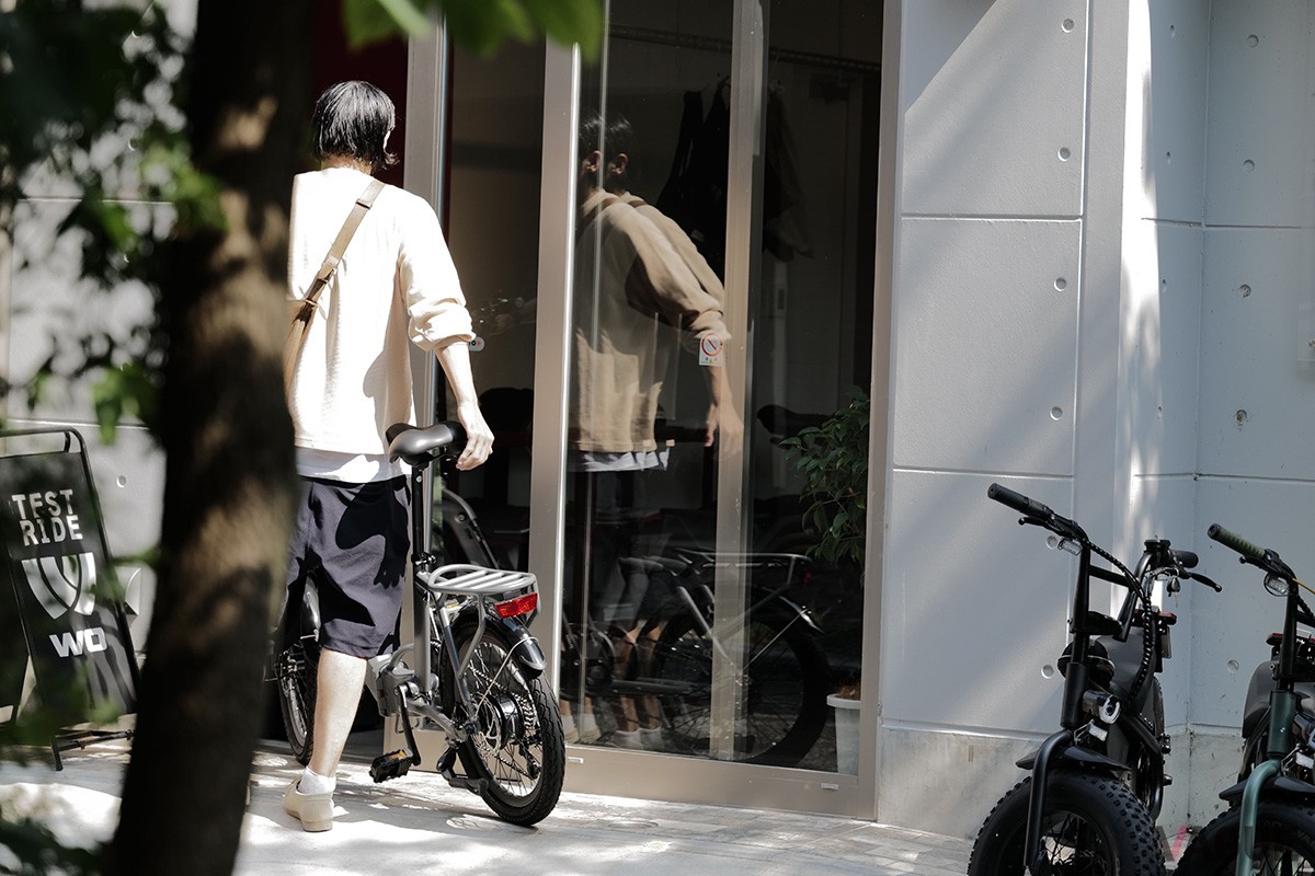 中目黒の旗艦店では、乗車体験ができる