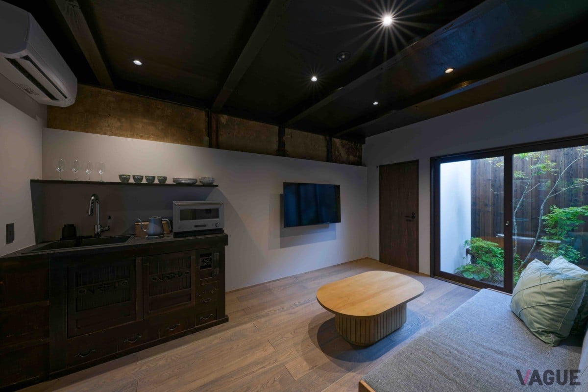 大工・左官・和紙・建具・家具・庭・簾など京都の職人と組みながら作り上げた