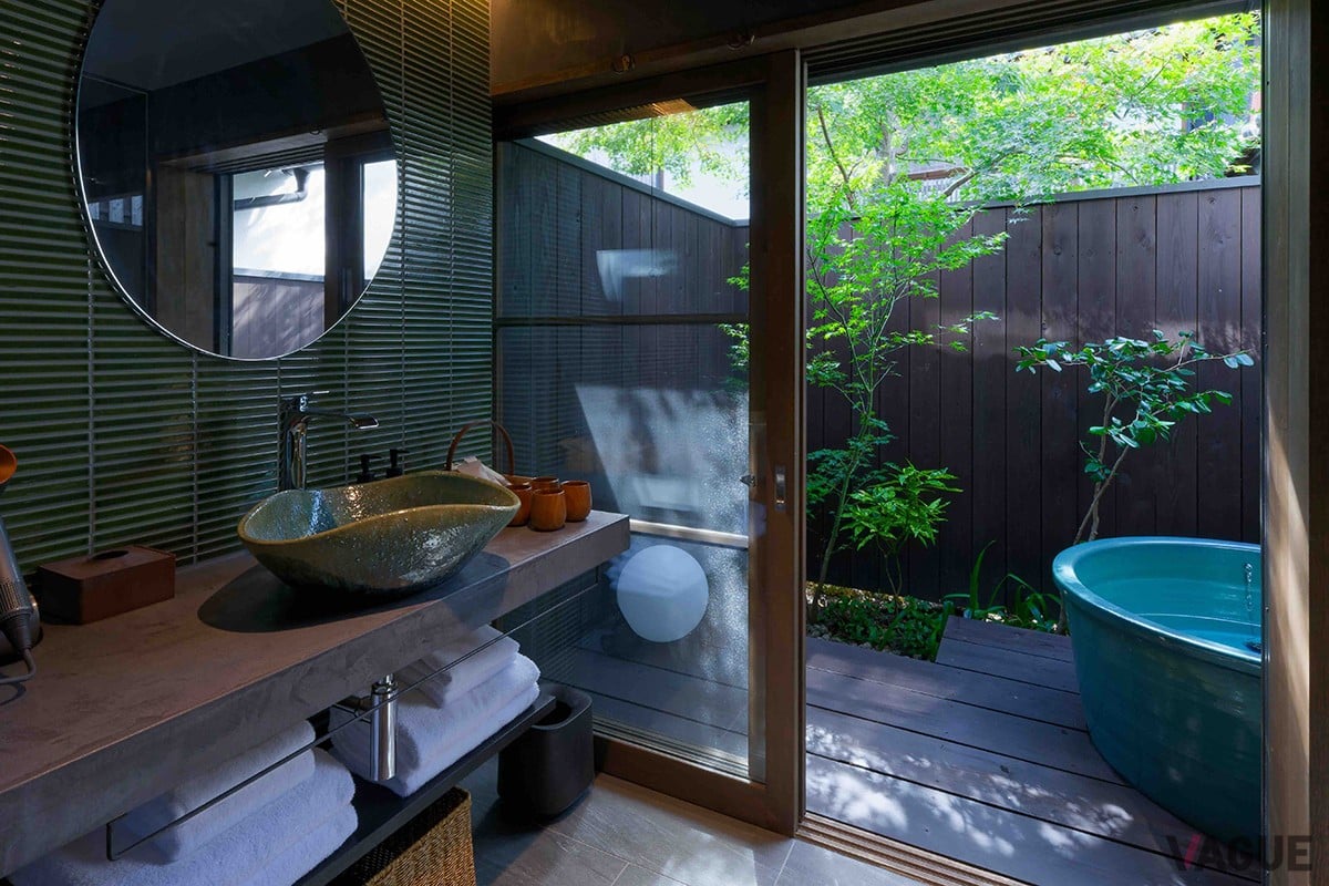 大工・左官・和紙・建具・家具・庭・簾など京都の職人と組みながら作り上げた