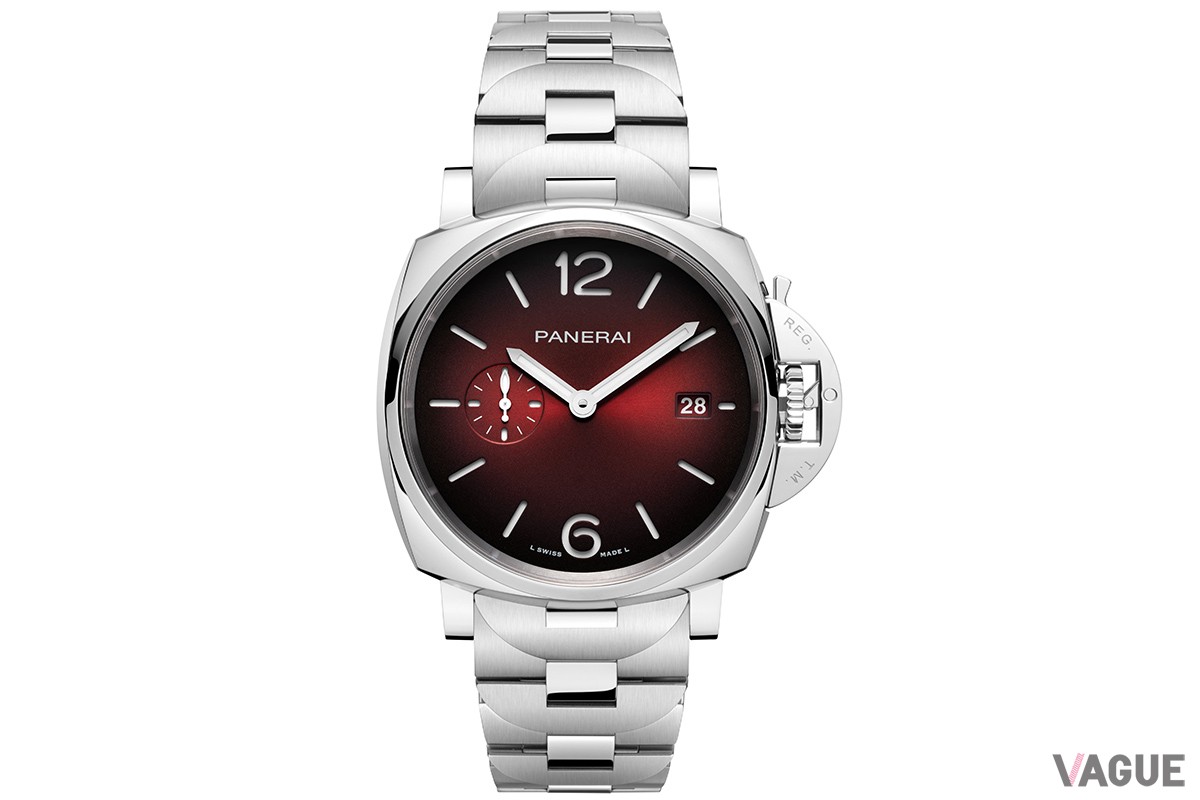 42mmサイズの「PAM01539」はサンブラッシュ仕上げのバーガンディダイヤルで、中央に向かって明るくなるグラデーションのサンドイッチダイヤルの組み合わせ