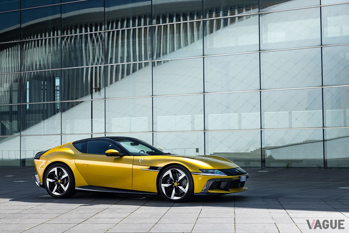 フェラーリ「ドーディチ チリンドリ」