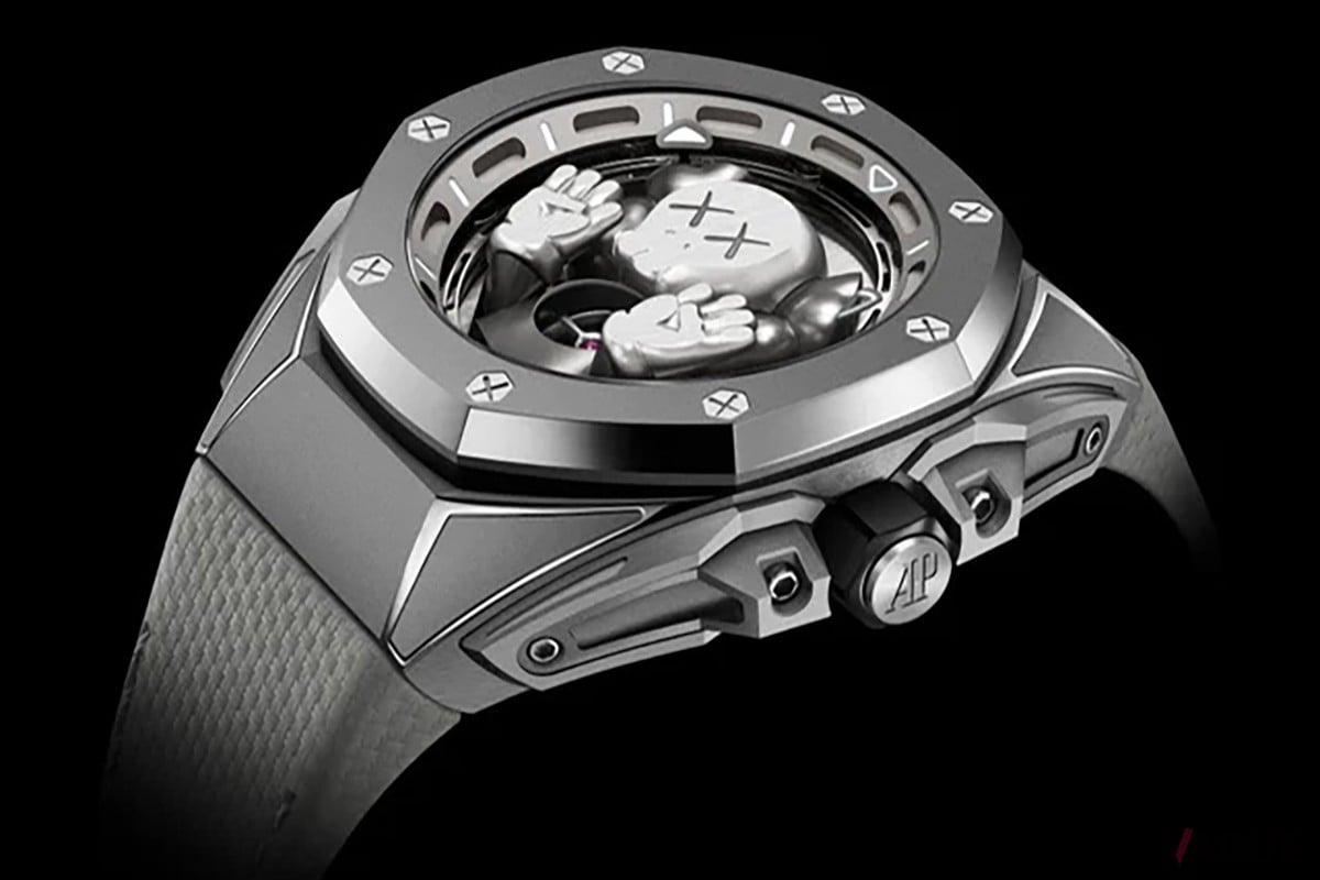 KAWSの解剖シリーズにちなんで、トゥールビヨンがCOMPANIONの胸にのぞく心臓となり、キャラクターとムーブメントの境界を曖昧にする演出がなされている