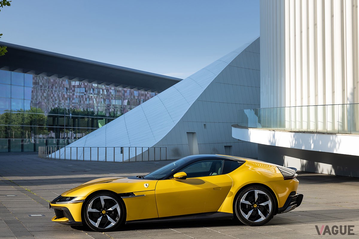 フェラーリ「ドーディチ チリンドリ」