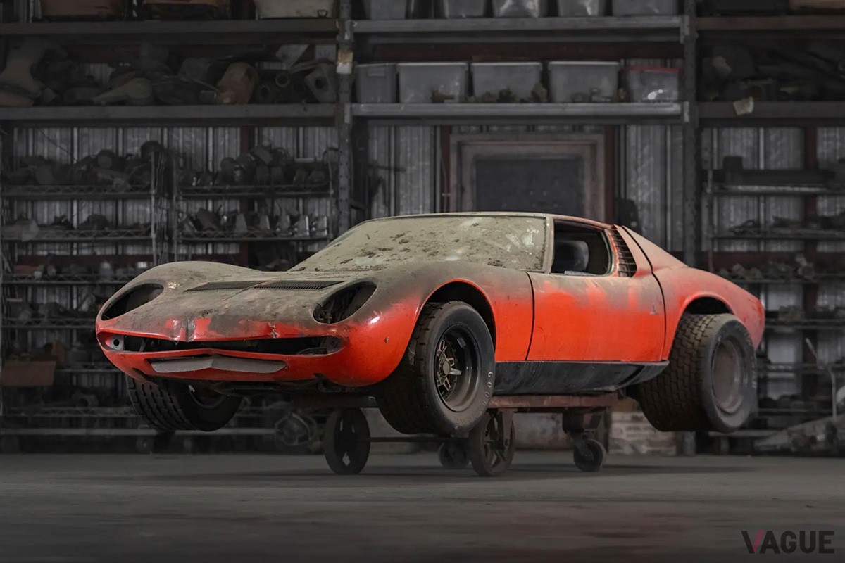 1967年式のランボルギーニ「ミウラ P400」。今回、出品された3台の「ミウラ」の中では最も状態が悪いとのこと（C）RM Sotheby’s