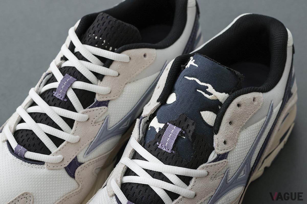 幽霊（不気味な幽霊）からインスピレーションを得て、夜の霧の中にいる虚ろな目をした幽霊を表現