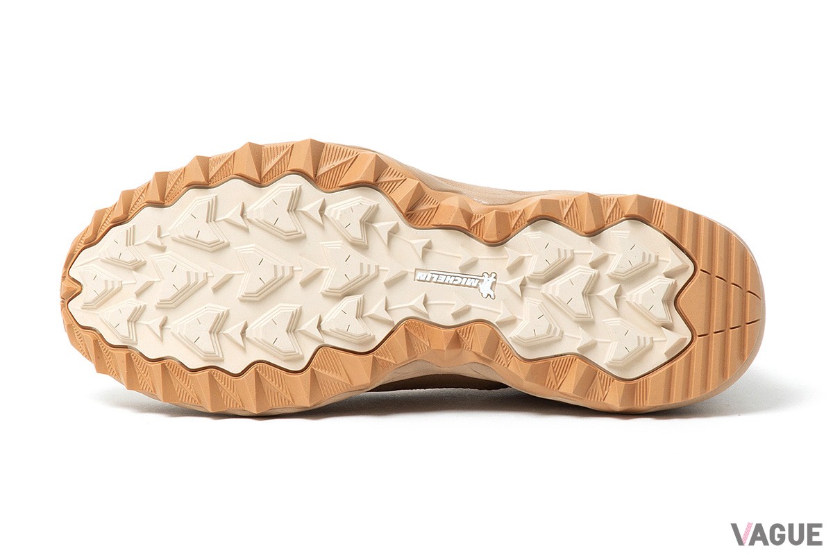 アウトソールには自動車タイヤブランドとして知名度の高い、フランスのミシュラン製ラバーソール