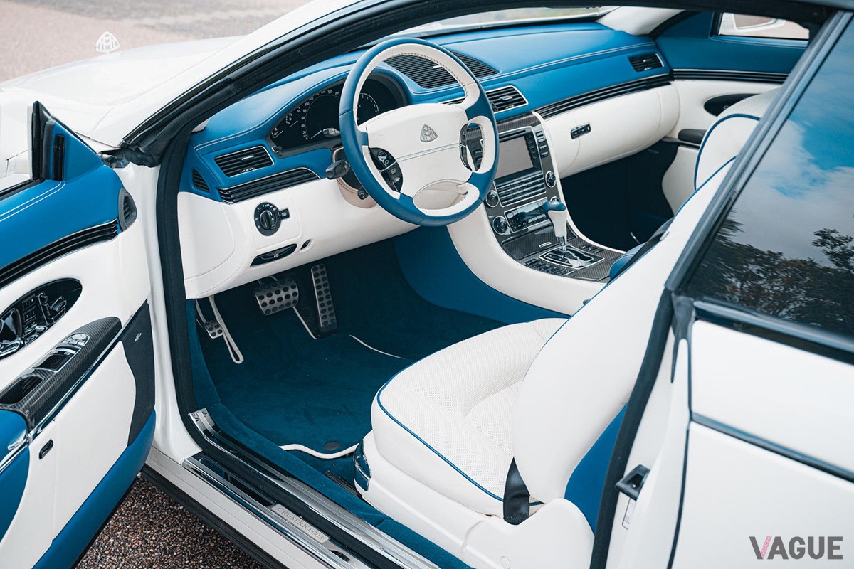 インパネ回りやシートといったインテリアはベースモデルと同様（C）Bonhams