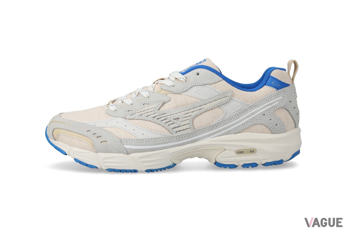 サイドのランバードラインなど細部には刺繍を施すなど、コラボレーションならでは特別感を演出