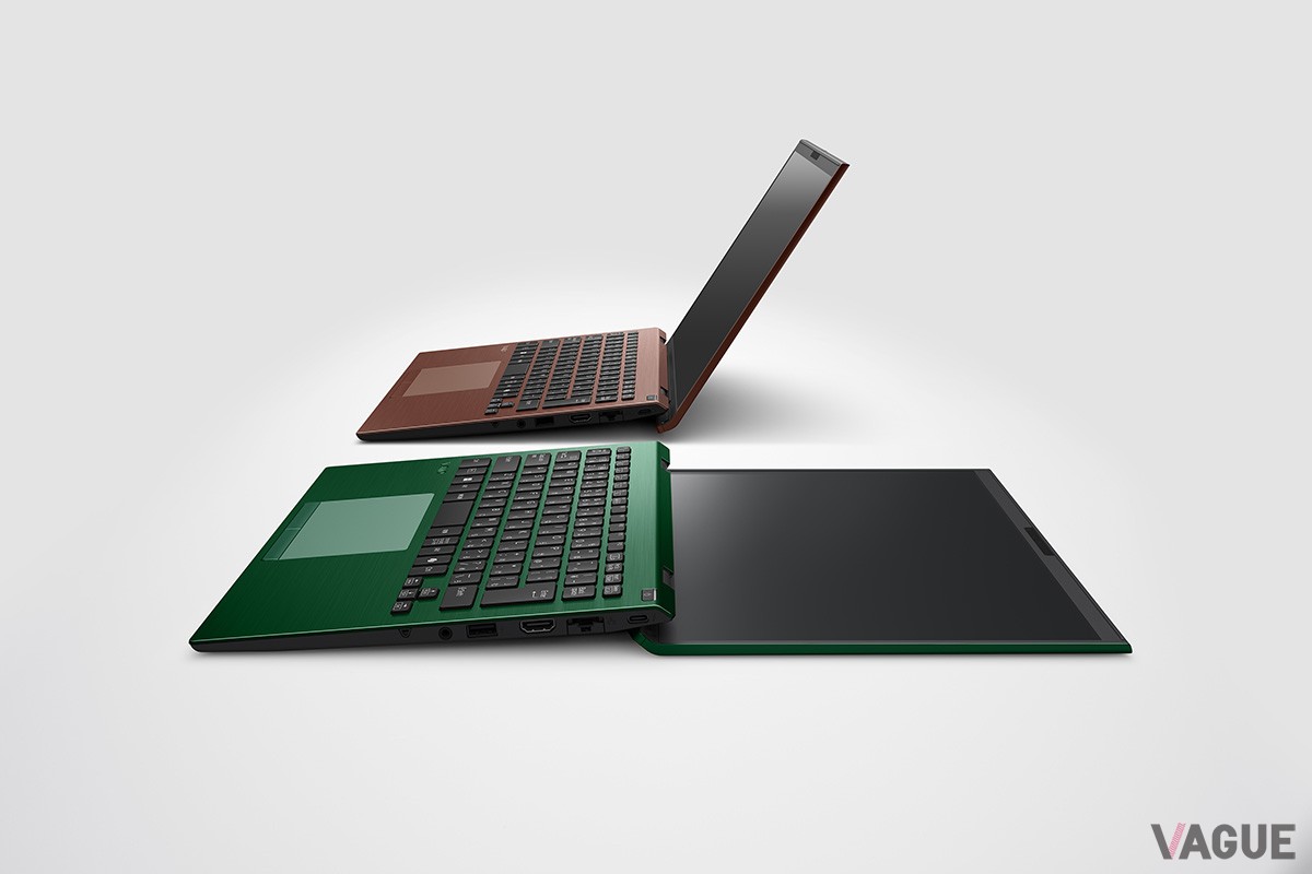 最大180度まで開くフルオープン仕様はビジネスシーンでの実用性を考えたもの。相手への画面共有がしやすく、プレゼンや打ち合わせもスマートに行える