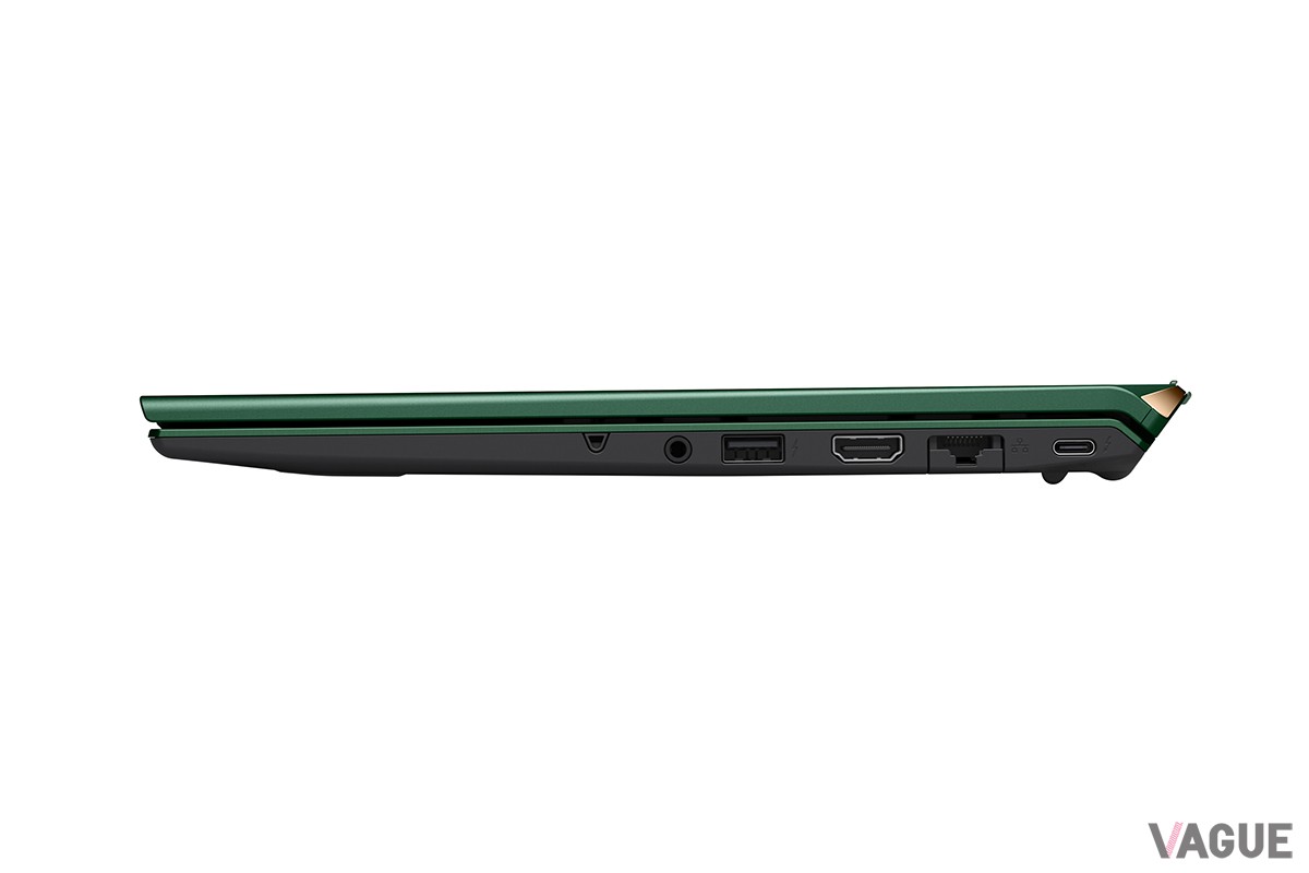 本体サイズは幅312×奥行き226.4×厚さ13.8〜18.9mm。左右両方の側面にUSB-Cポートを装備するため、電源の位置を気にせずスムーズに充電できる