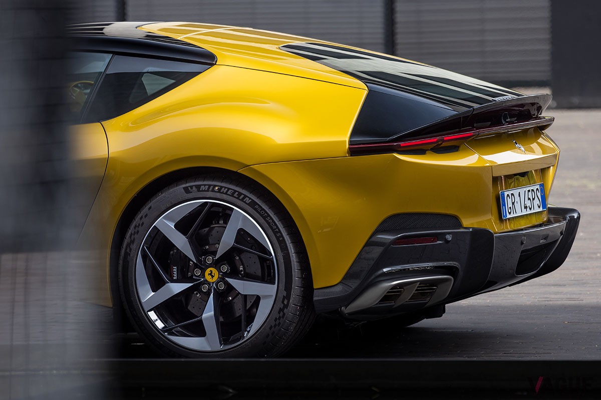 フェラーリ「ドーディチ チリンドリ」