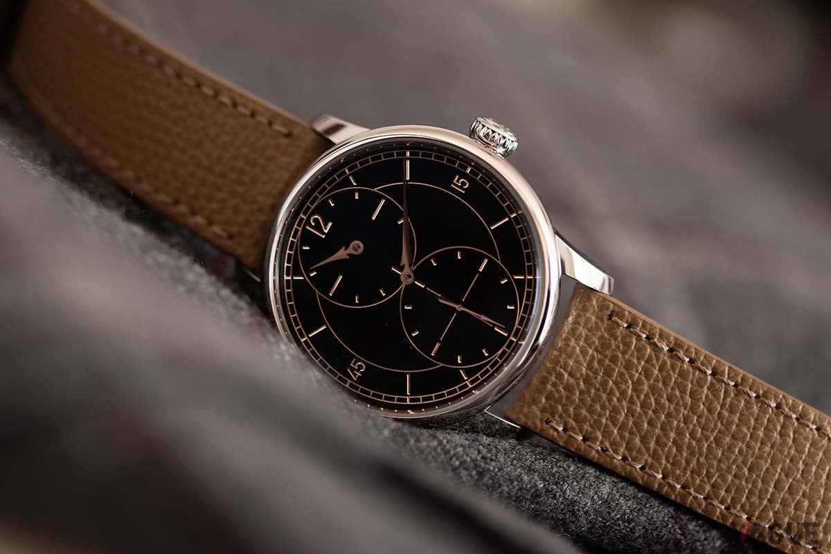 レギュレーターとセクターダイヤルを融合させることで、現代的な雰囲気をまとった「レギュレーター グラヴェ・ノワール」