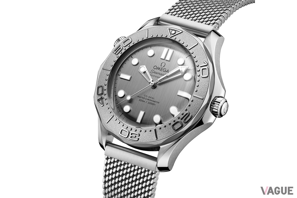 「オメガ シーマスター ダイバー300M」グレーダイヤル・メッシュブレスレット（品番：210.30.42.20.06.002　100万1000円、消費税込）