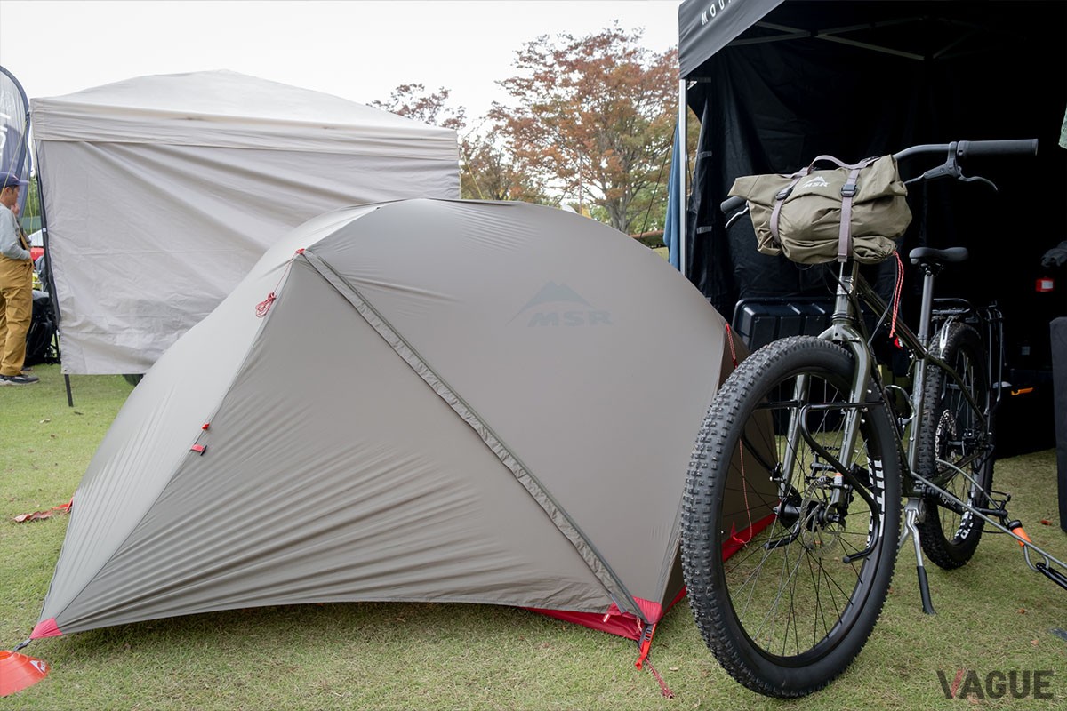 MTBはバイクパッキングの王道車種。写真は自転車とキャンプをテーマにした旅フェスこと、「BIKE＆CAMP KANTOU23」に出展したモチヅキのブース