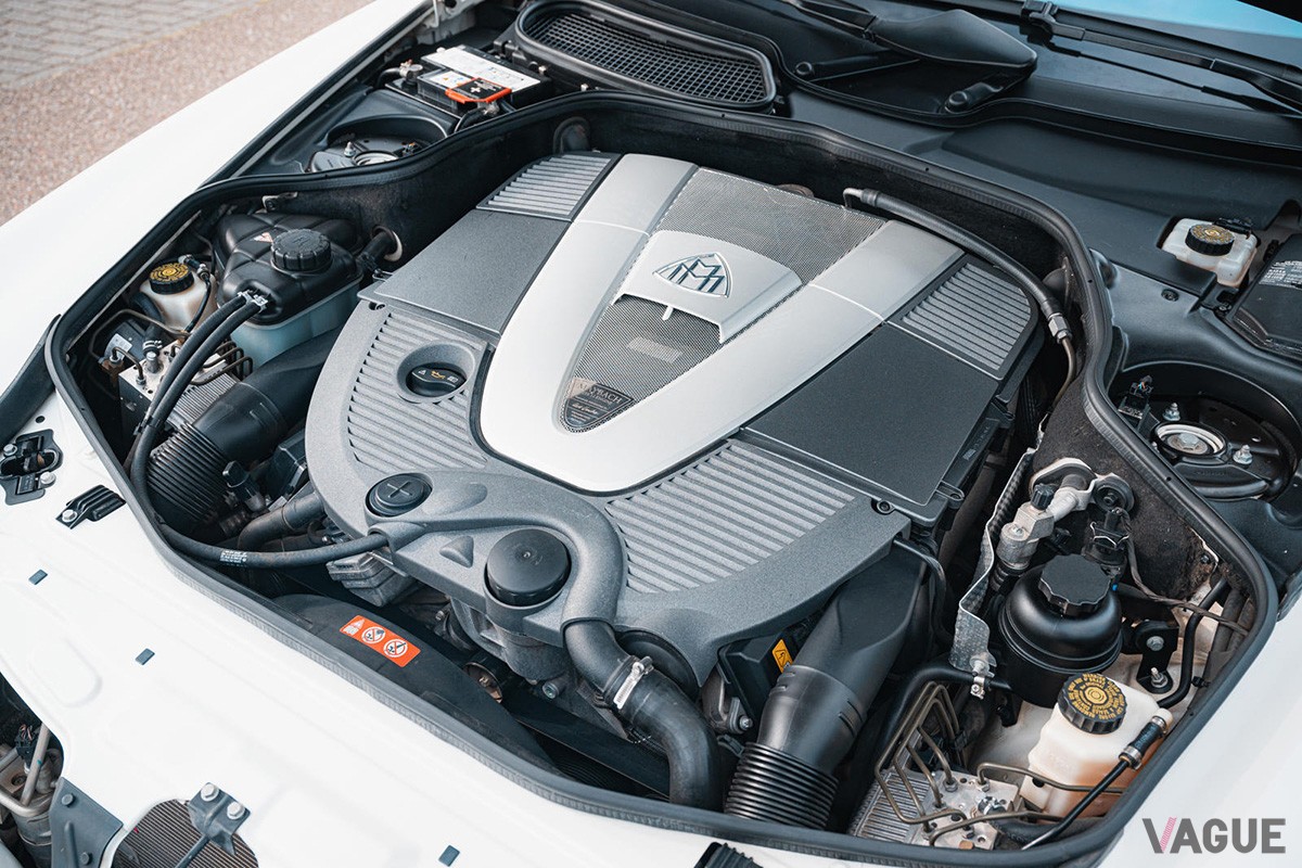 最高出力612ps、最大トルク1000Nmを発生する6リッターV12ツインターボエンジンを搭載（C）Bonhams