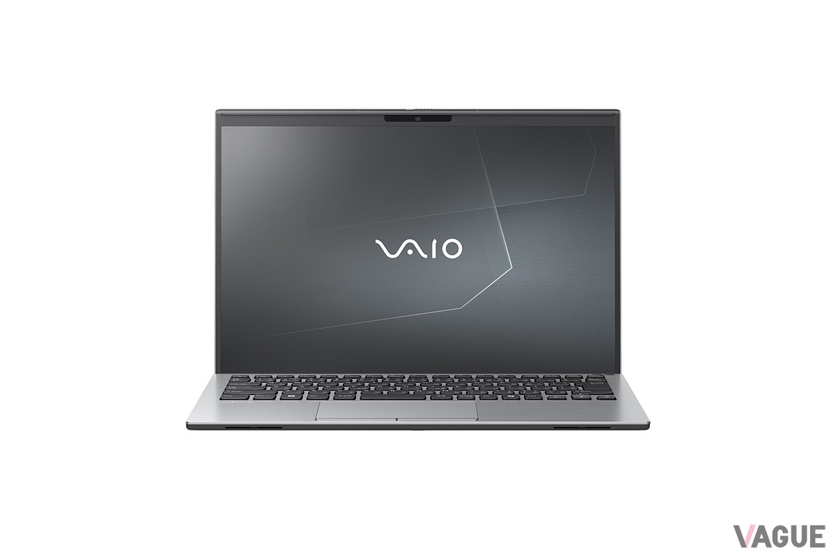 知性を感じさせる“ブライトシルバー”はブラックカラーのキーボードとのコントラストも美しい