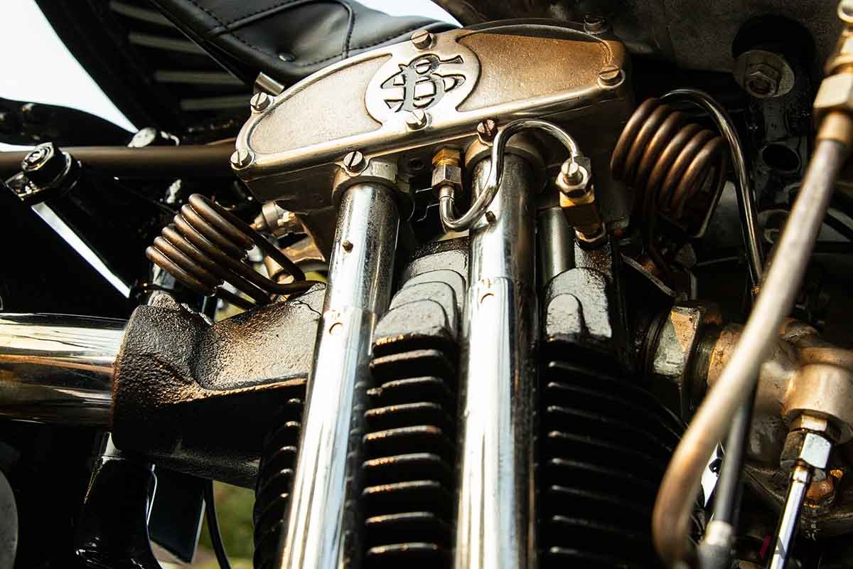 オークションに登場した1936年製ブラフ・シューペリア「SS100」Tom Gidden（c）2024 Courtesy of RM Sotheby's
