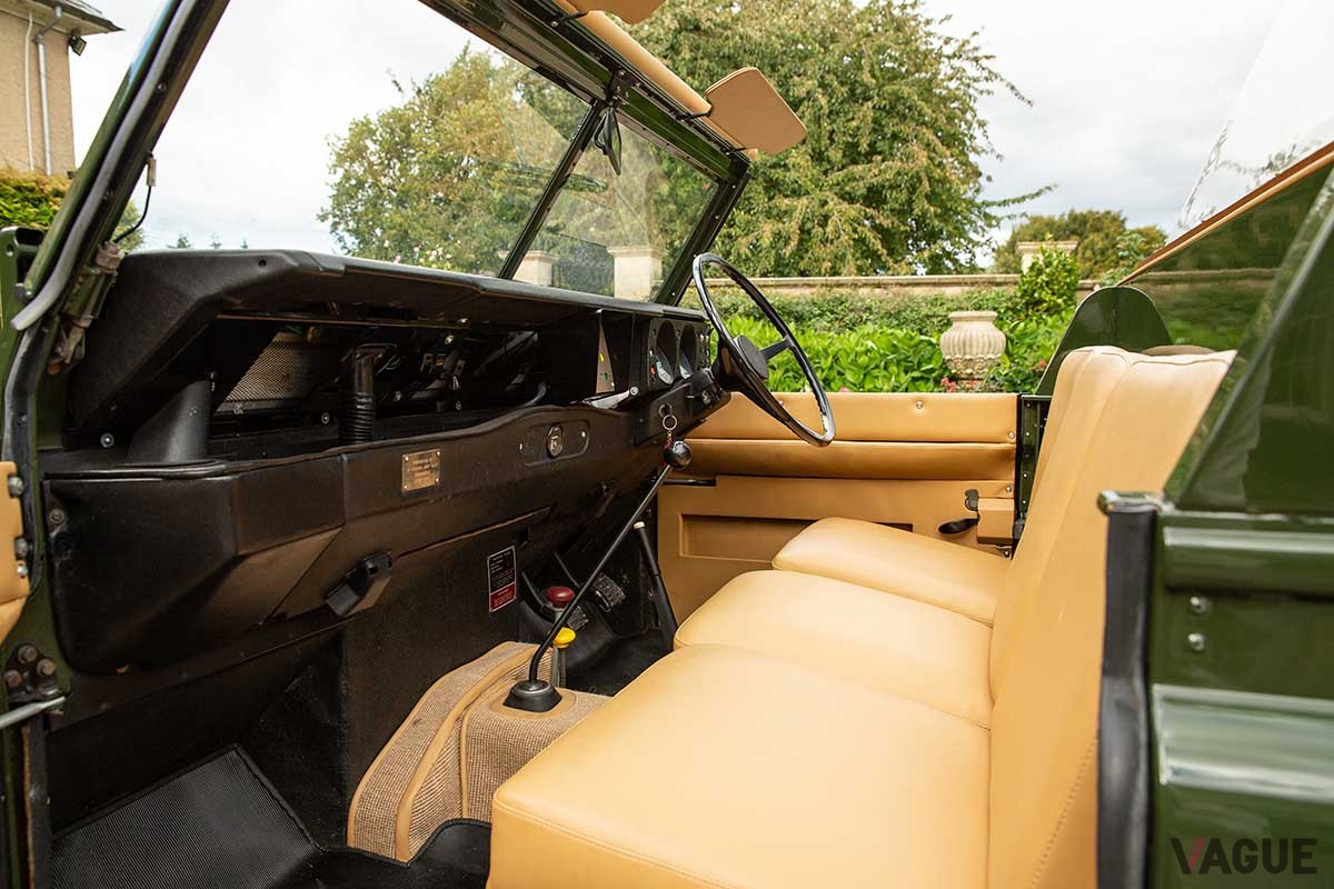 オークションに出品された1978年式ランドローバー シリーズ III「ロイヤル レビュー」Tom Gidden (c)2024 Courtesy of RM Sotheby's