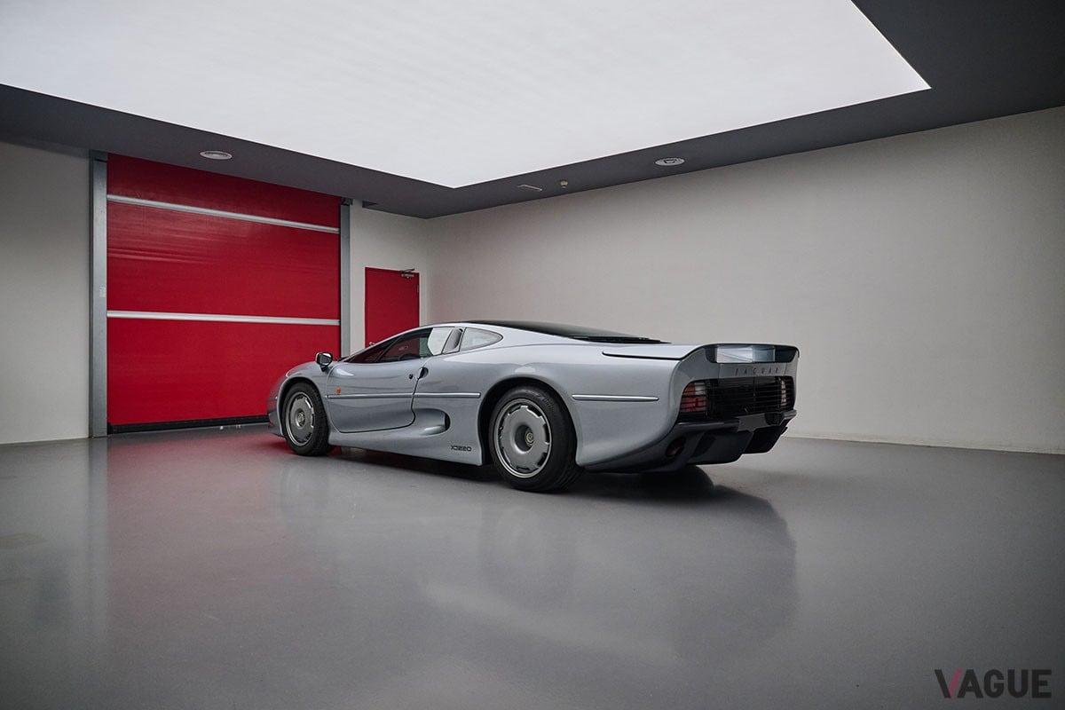 オークションに出品されたジャガー1993年式「XJ220」Sami Sasso(c)Courtesy of RM Sotheby's