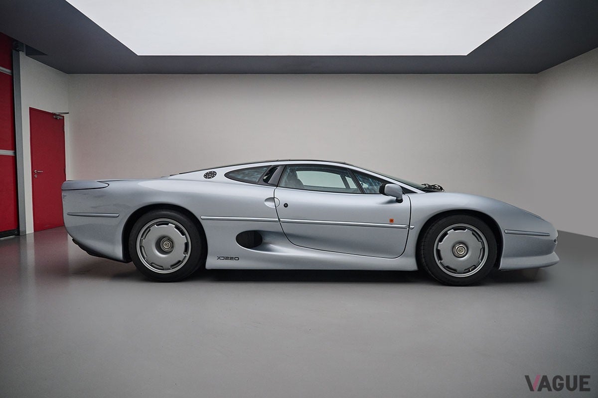 オークションに出品されたジャガー1993年式「XJ220」Sami Sasso(c)Courtesy of RM Sotheby's
