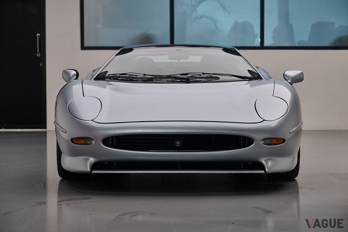 オークションに出品されたジャガー1993年式「XJ220」Sami Sasso(c)Courtesy of RM Sotheby's