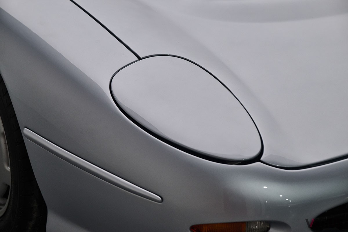 オークションに出品されたジャガー1993年式「XJ220」Sami Sasso(c)Courtesy of RM Sotheby's