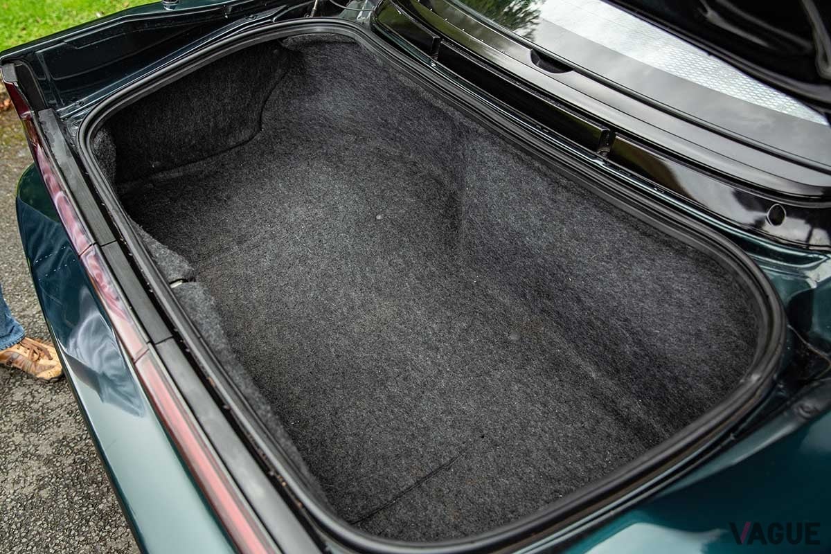 英国オークションに登場した1994年式ホンダ「NSX-R」の荷室Tom Gidden（c）2024 Courtesy of RM Sotheby's