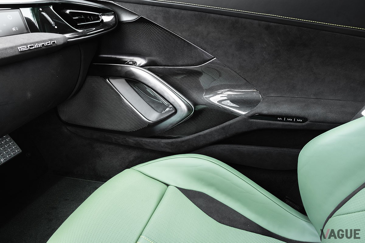 フェラーリ「ドーディチ チリンドリ」