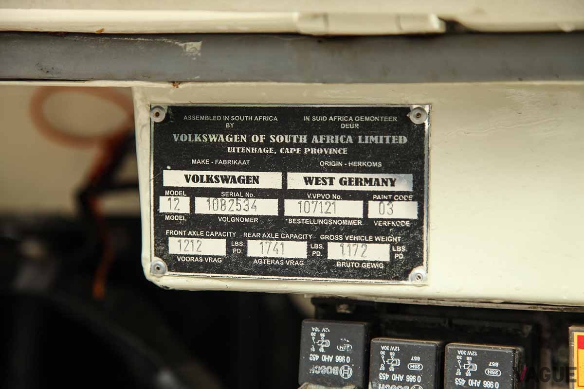 オークションに出品された1963年製VW「タイプ2」ベースのカスタム・キャンピングカーのシリアルプレート