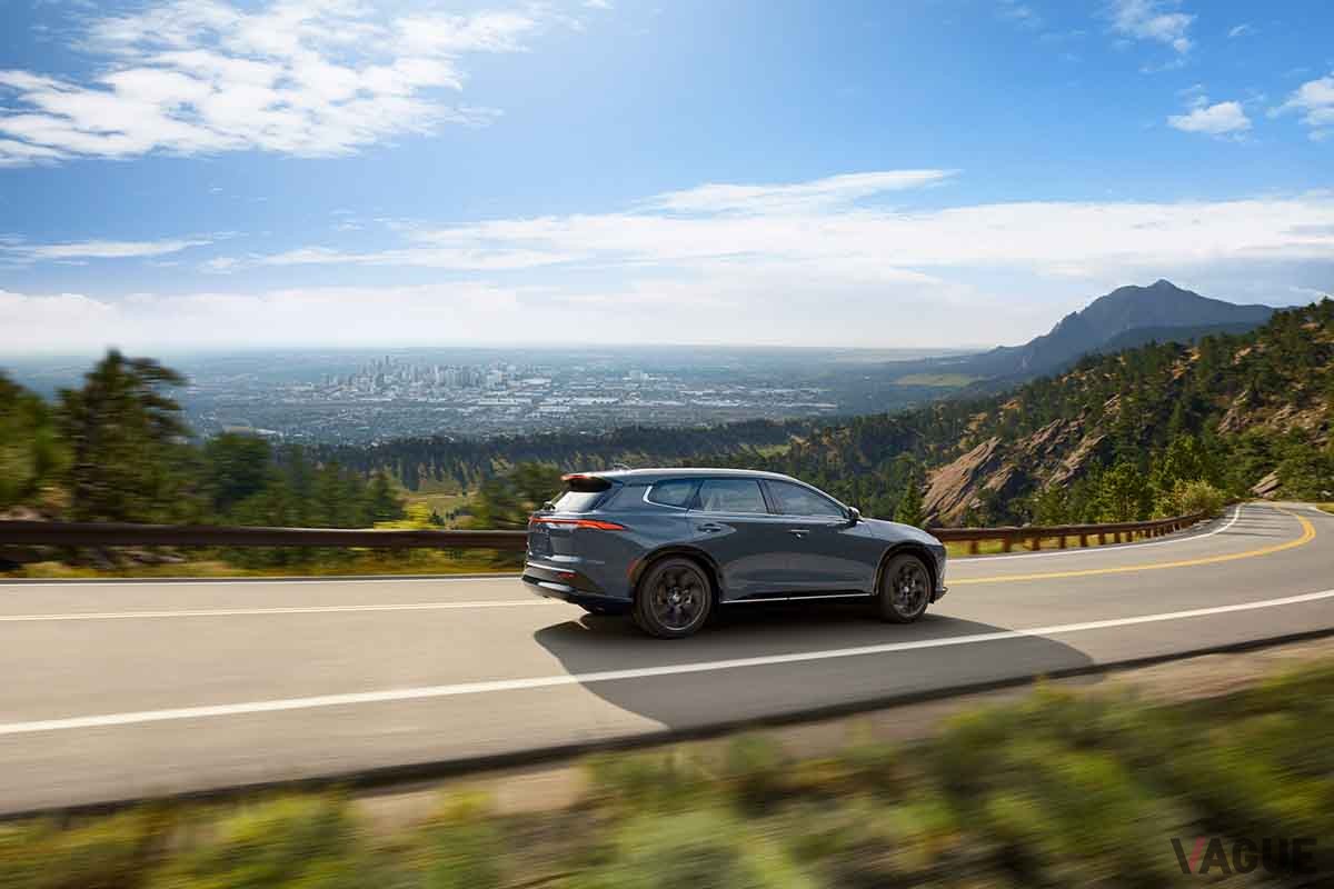 米国で初公開されたトヨタ新型「クラウン・シグニア」