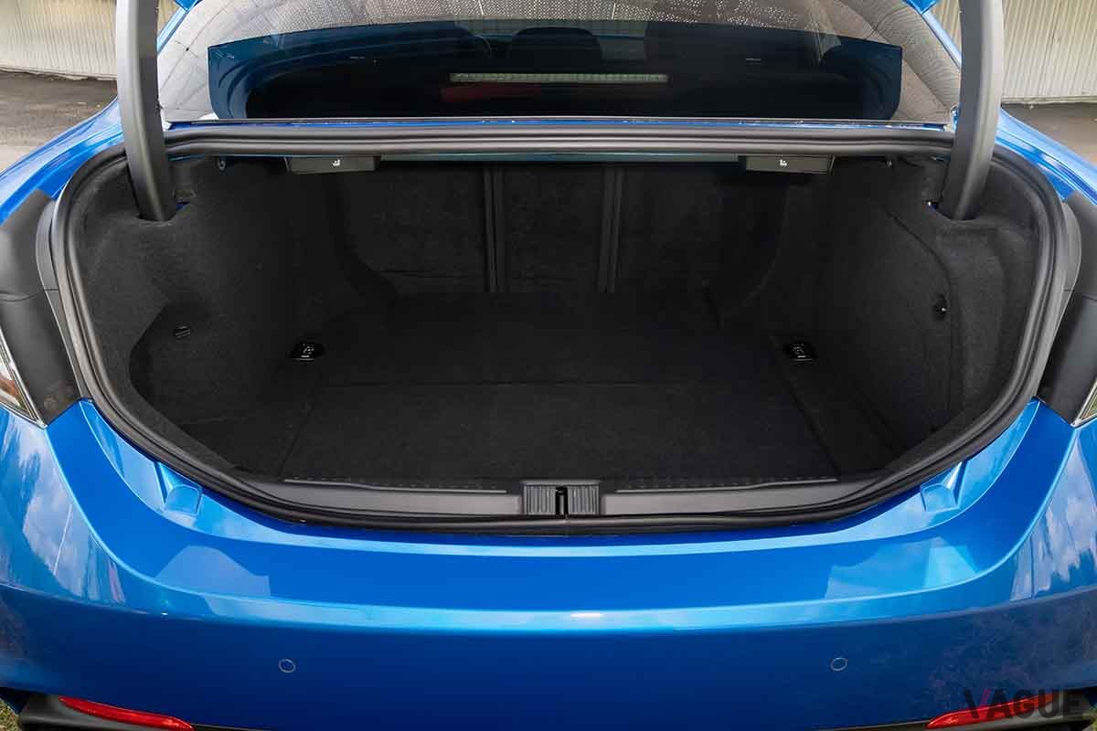 アルファ ロメオ改良新型「ジュリア クアドリフォリオ」の荷室