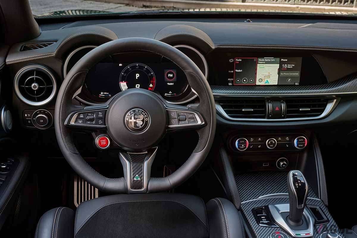 アルファ ロメオ改良新型「ステルヴィオ クアドリフォリオ」のインテリア