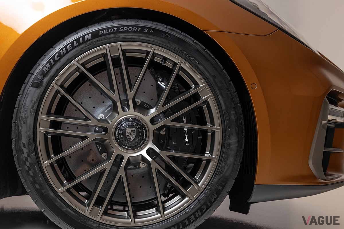 世界初公開されたポルシェ新型「パナメーラ」