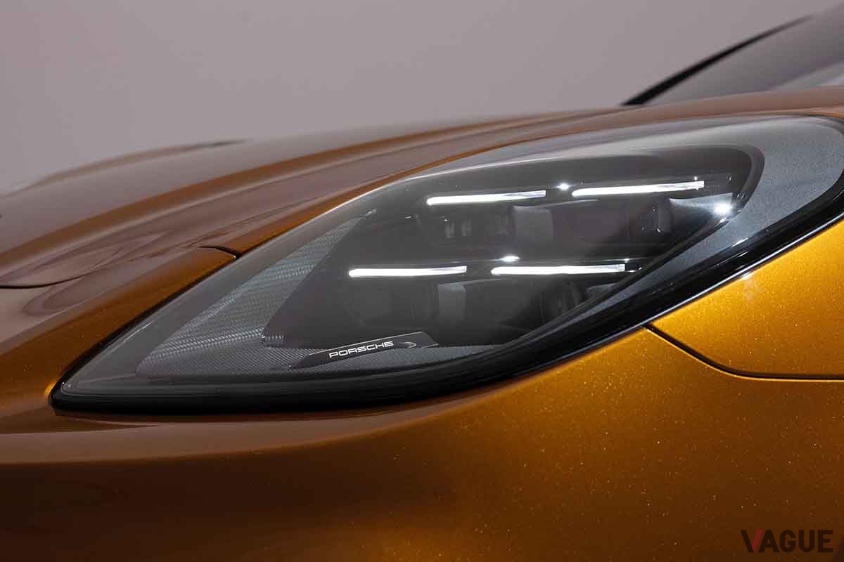 世界初公開されたポルシェ新型「パナメーラ」