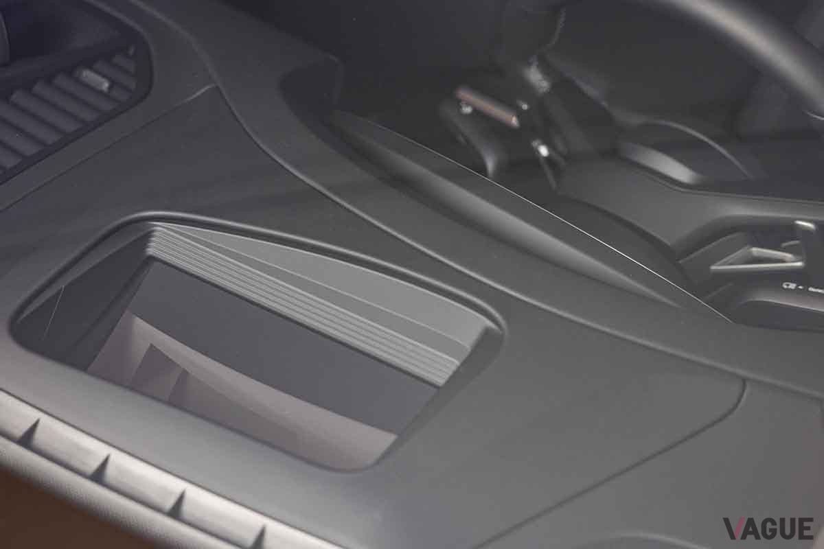 世界初公開されたポルシェ新型「パナメーラ」