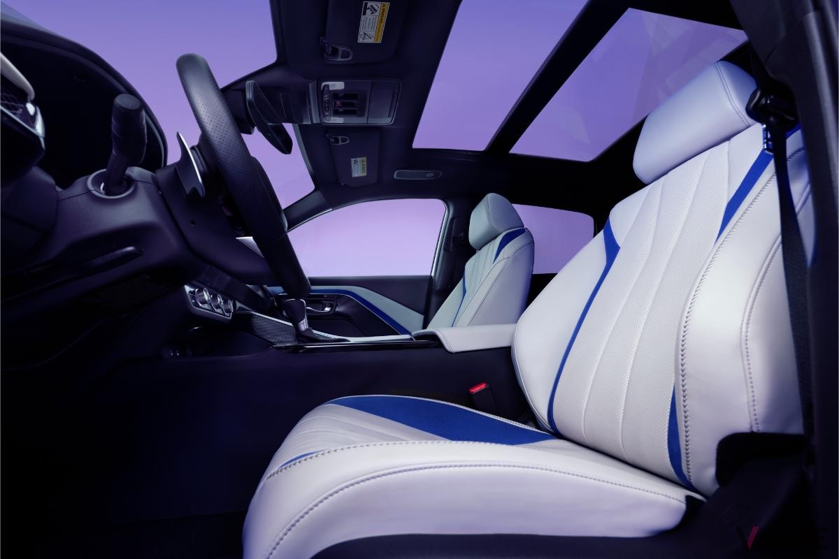 プレミアムコンパクトSUV「ADX」のインテリア