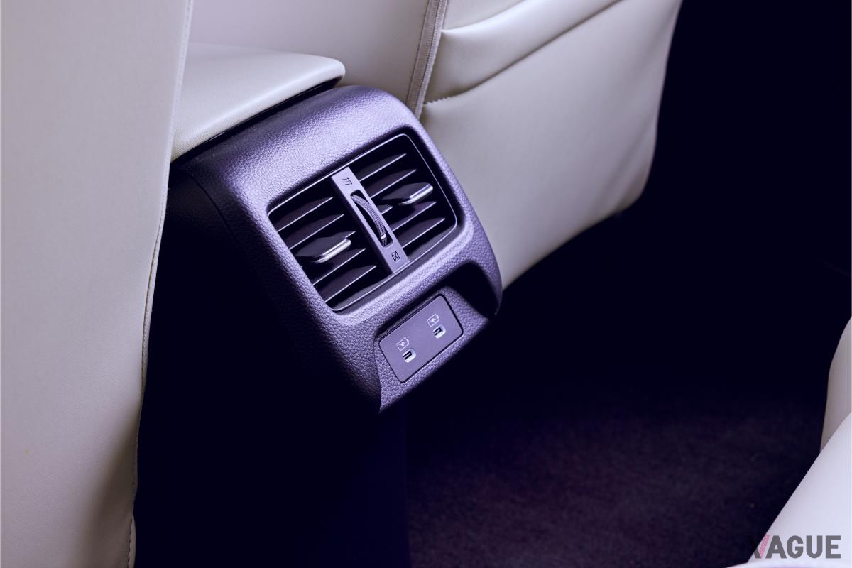 プレミアムコンパクトSUV「ADX」のインテリア