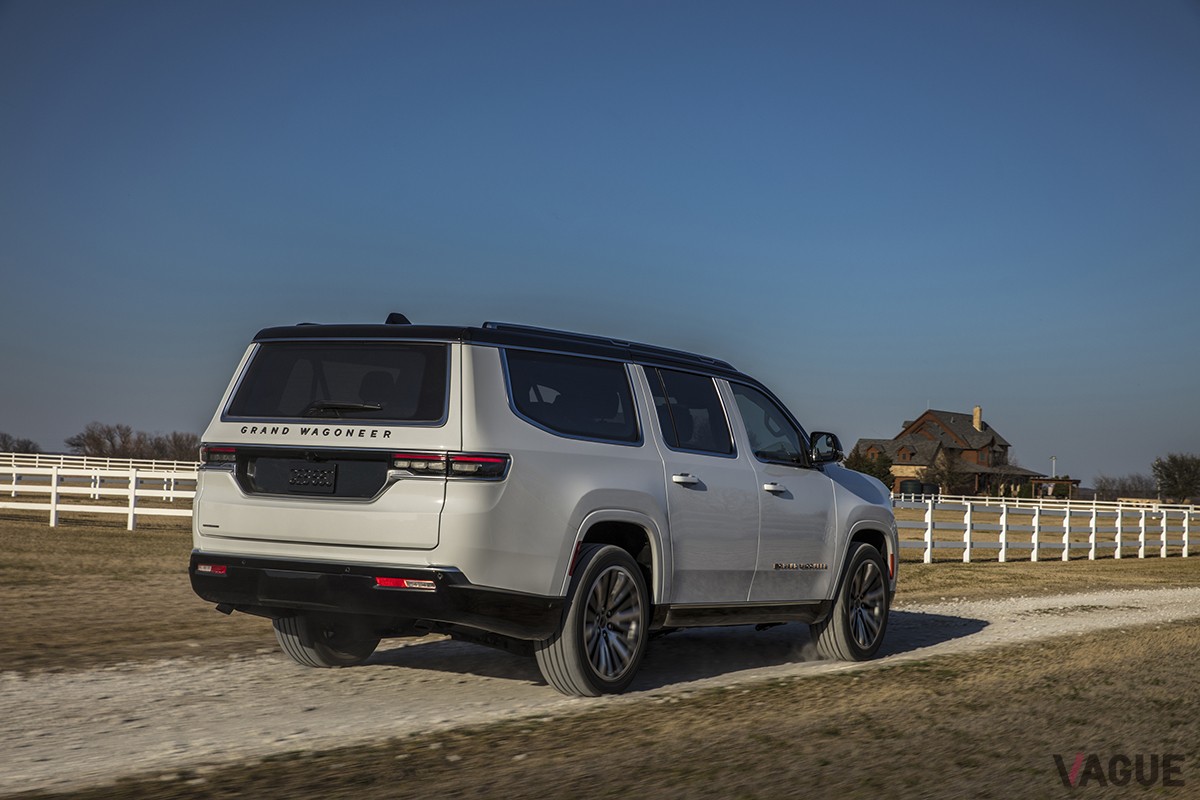 米国で発表された「ジープ・グランドワゴニア」2025年モデルのロングホイールベース版