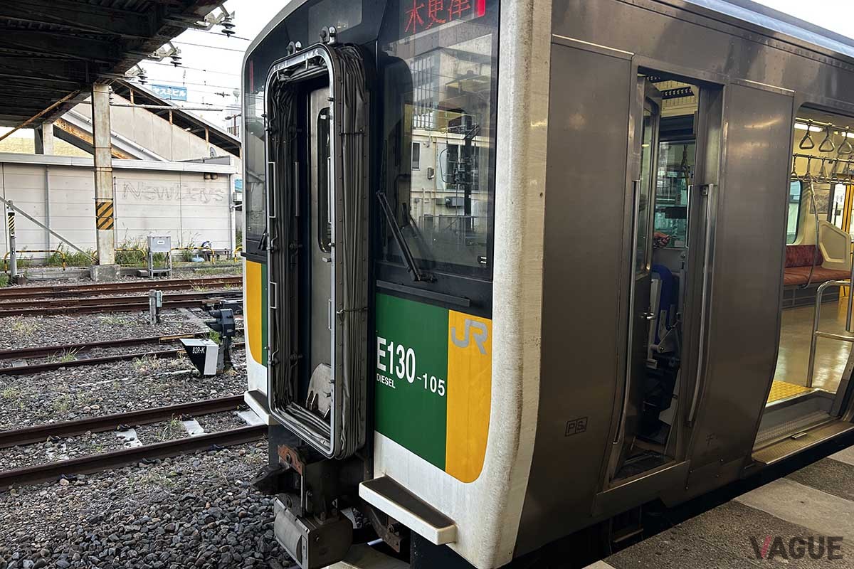 木更津駅に停車するキハE130系